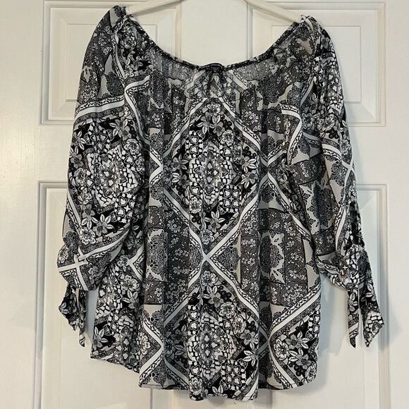 Unique Spectrum Women’s XL Geometric Patterned Blouse - Picture 2 of 11